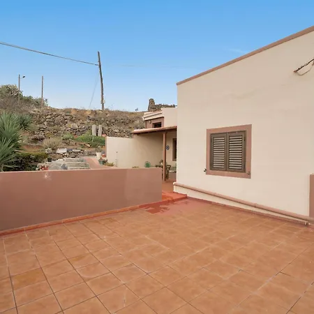 Casa Mary Valverde * Las Rosas (El Hierro)